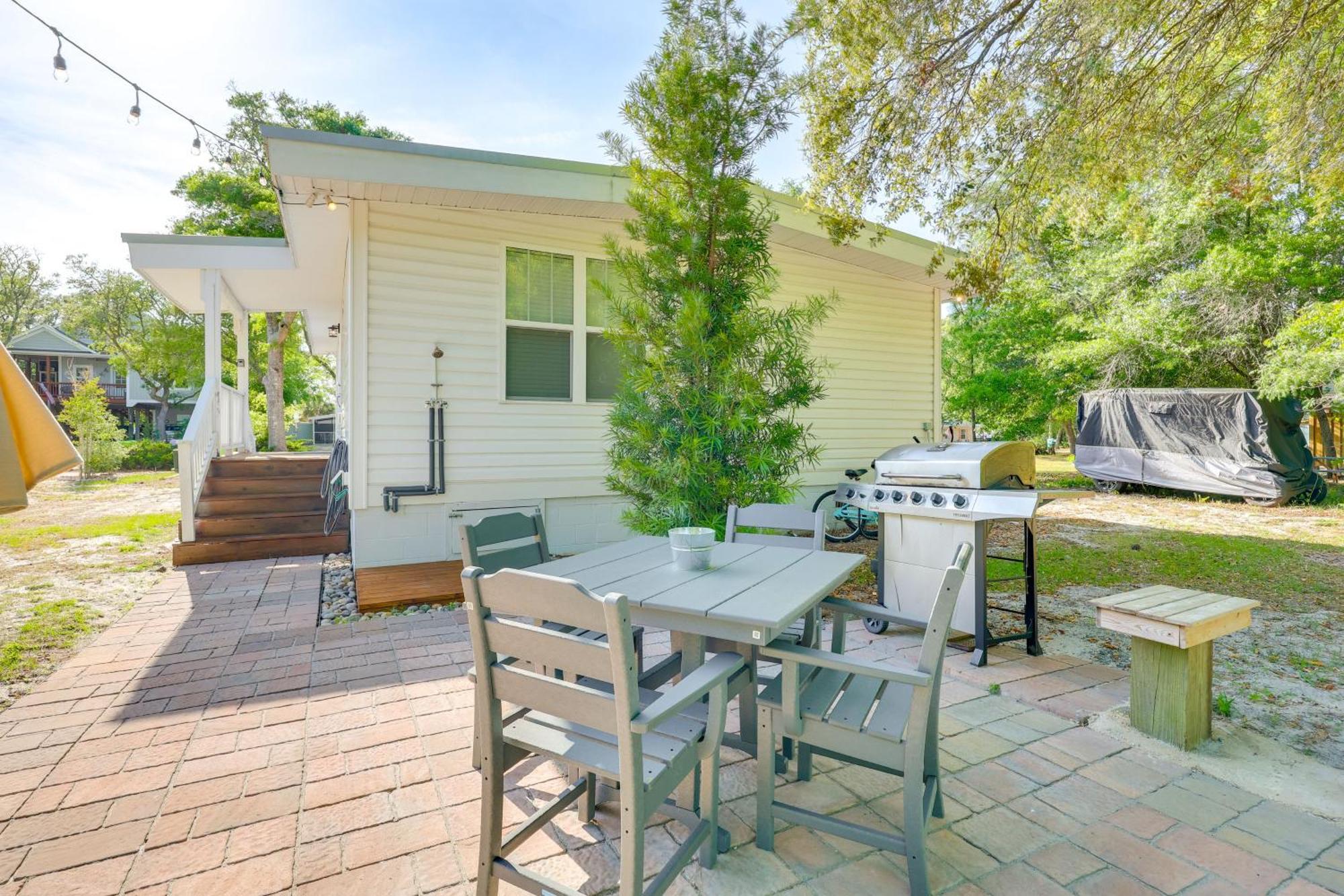 Modern Oak Island Escape 1 Mile To Long Beach! Exterior photo