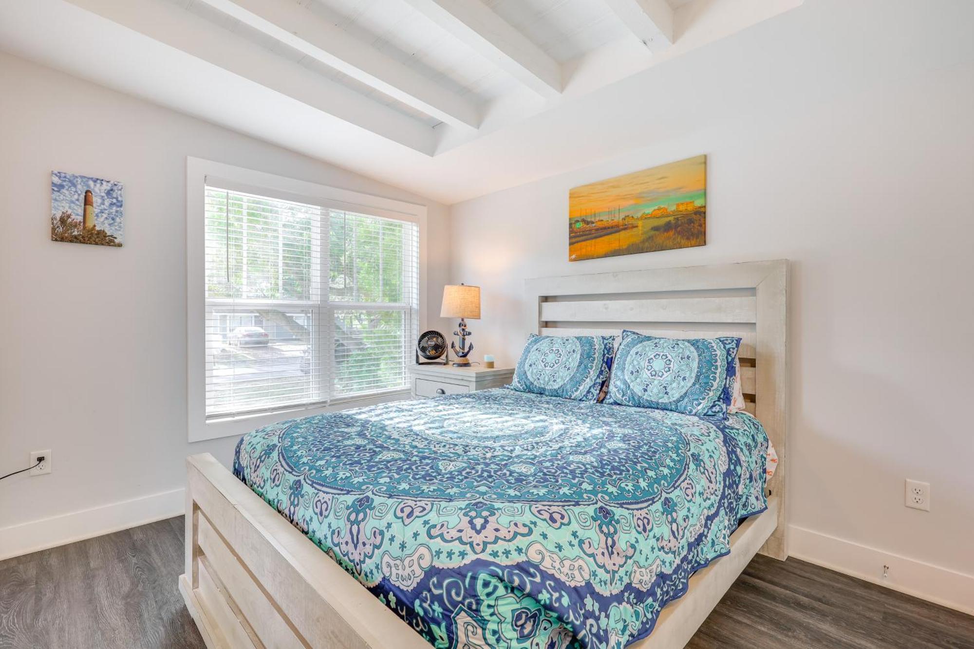Modern Oak Island Escape 1 Mile To Long Beach! Exterior photo