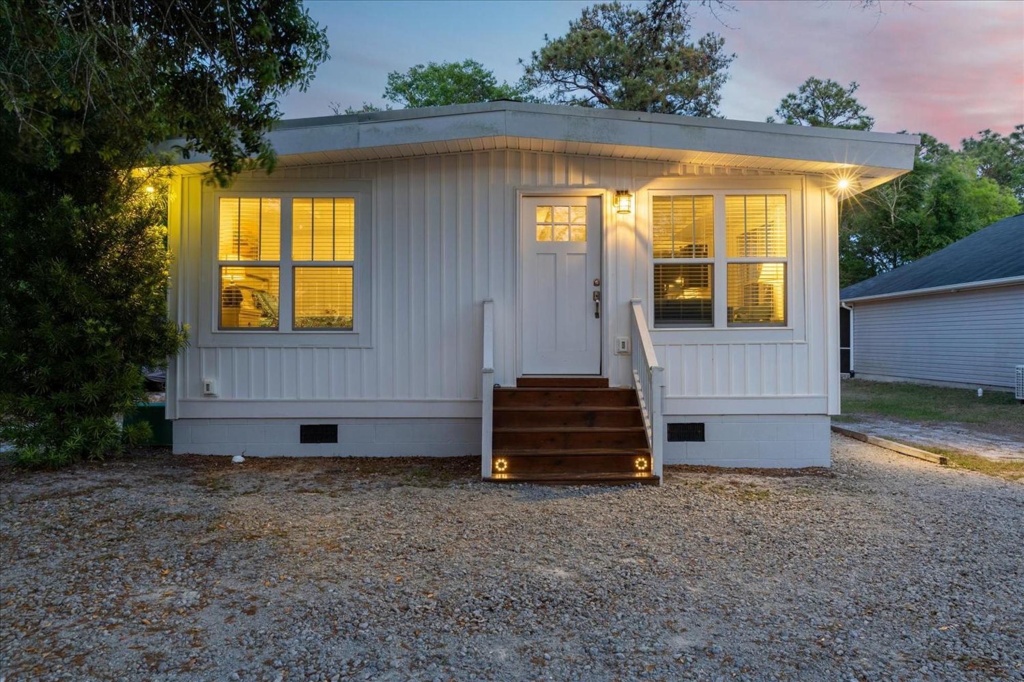 Modern Oak Island Escape 1 Mile To Long Beach! Exterior photo