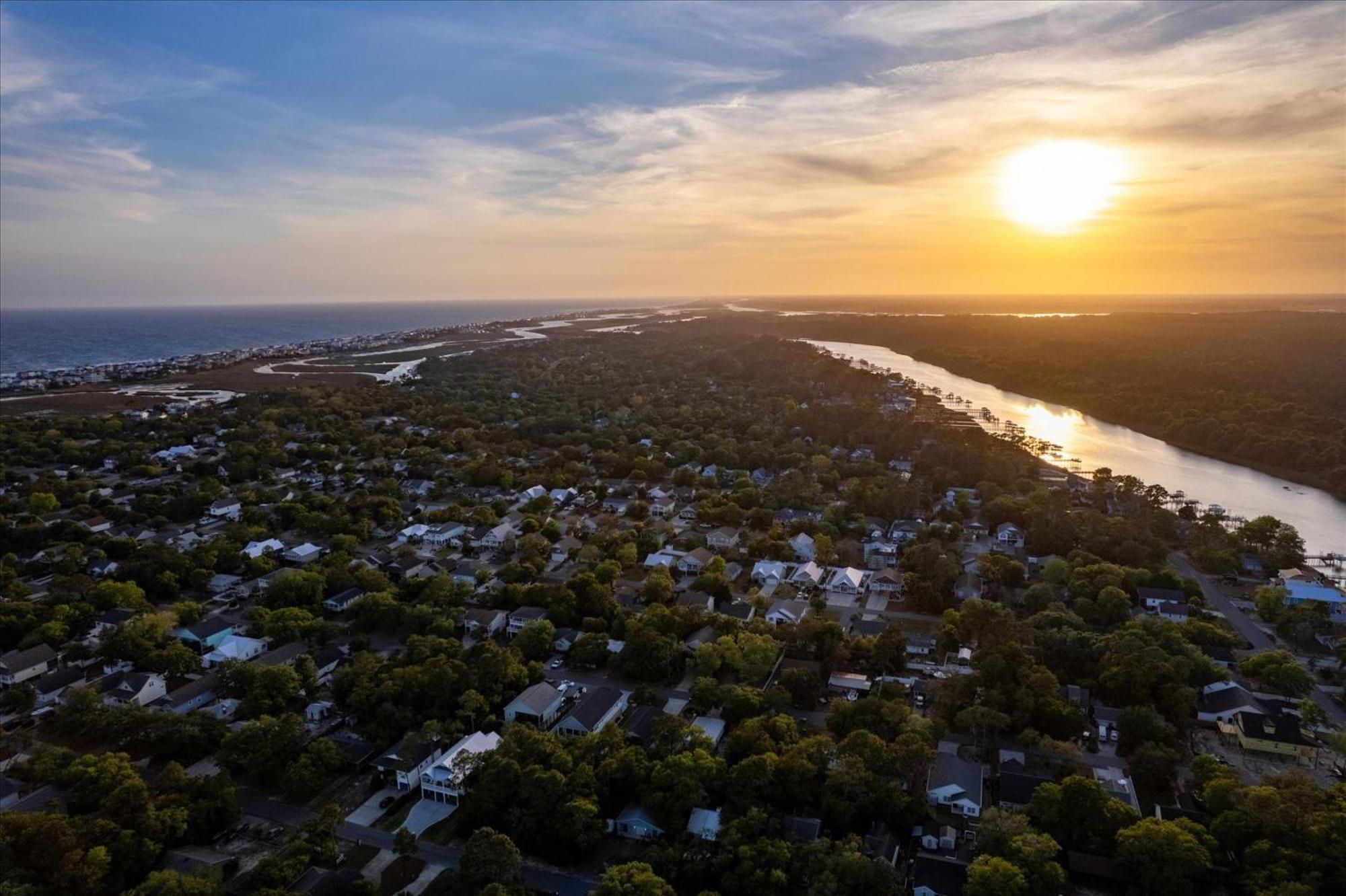 Modern Oak Island Escape 1 Mile To Long Beach! Exterior photo