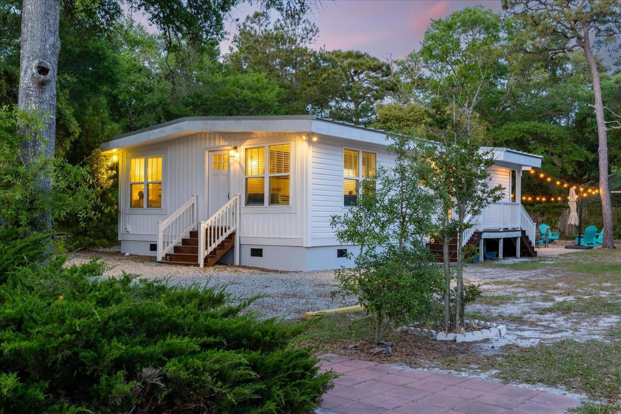 Modern Oak Island Escape 1 Mile To Long Beach! Exterior photo